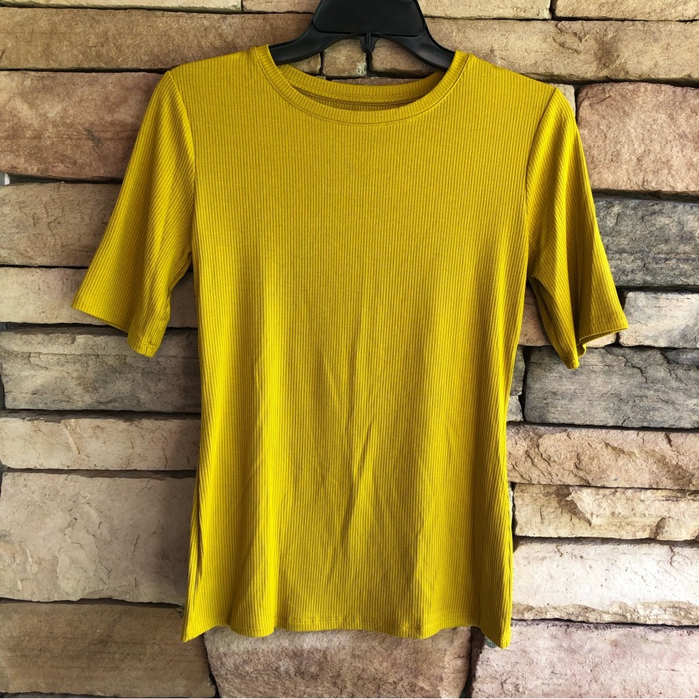 Nine West yellow ribbed stretch short sleeve blouse top NWOT Small